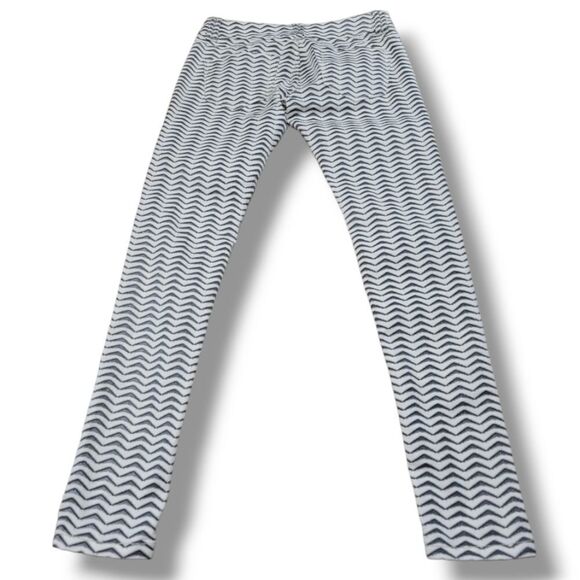 Romeo & Juliet Couture Jeans Size 27  29"W x 28.5"L Women's Skinny Jeans Stretch - Picture 2 of 6